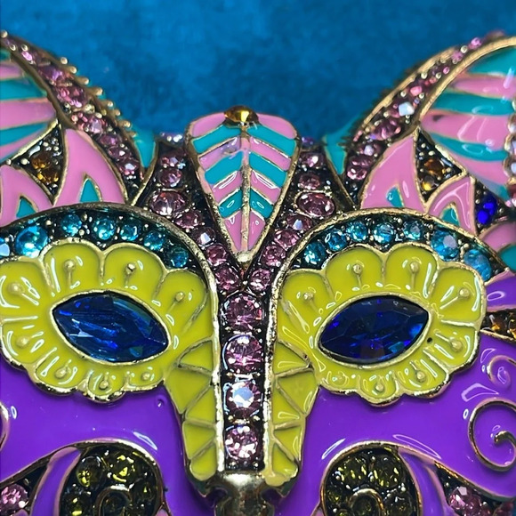 Large and Heavy Cat Face Brooch - Picture 2 of 5